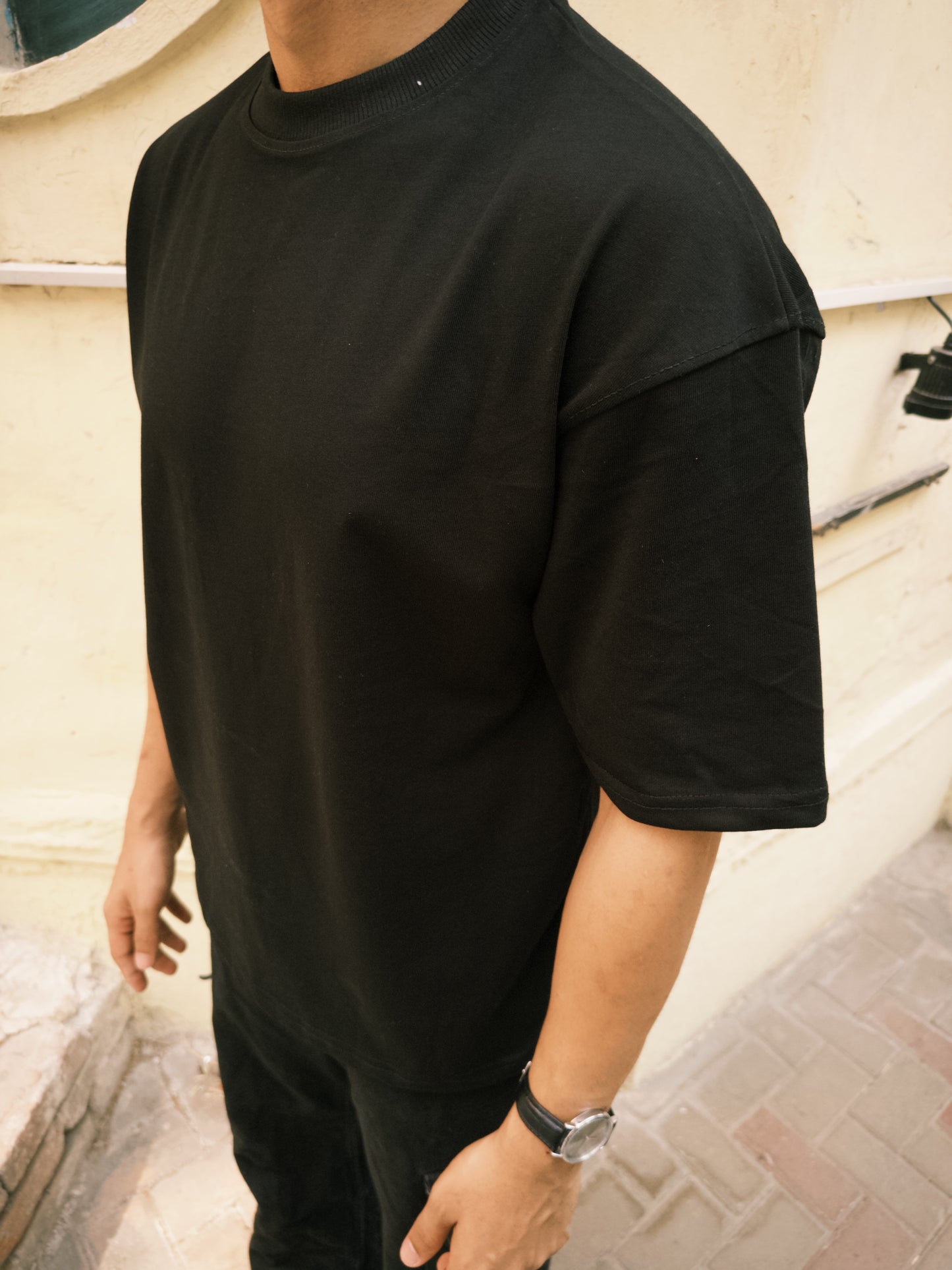 Oversized boxy tee in Black - Pakistan