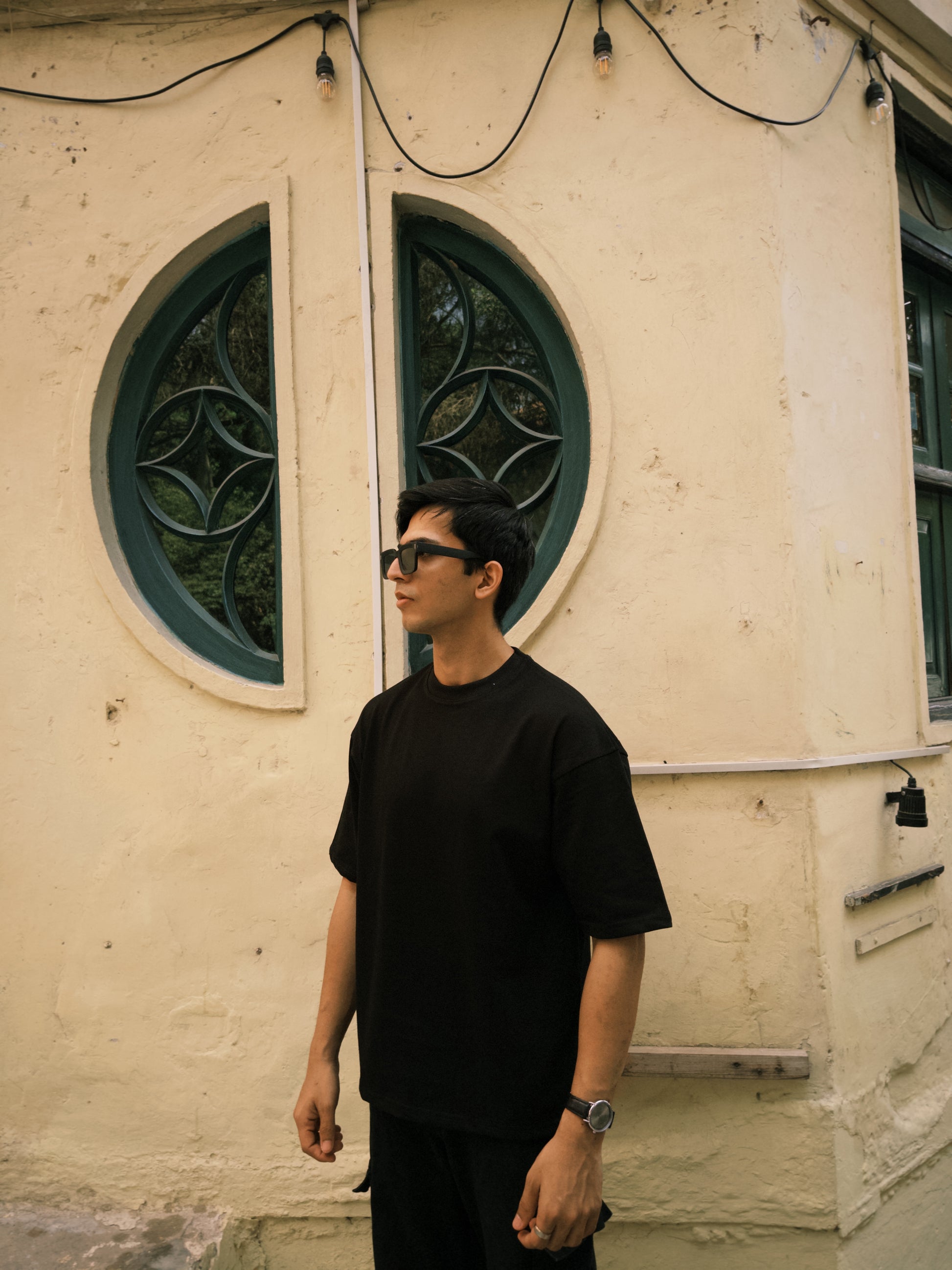 Oversized boxy tee in Black - Pakistan