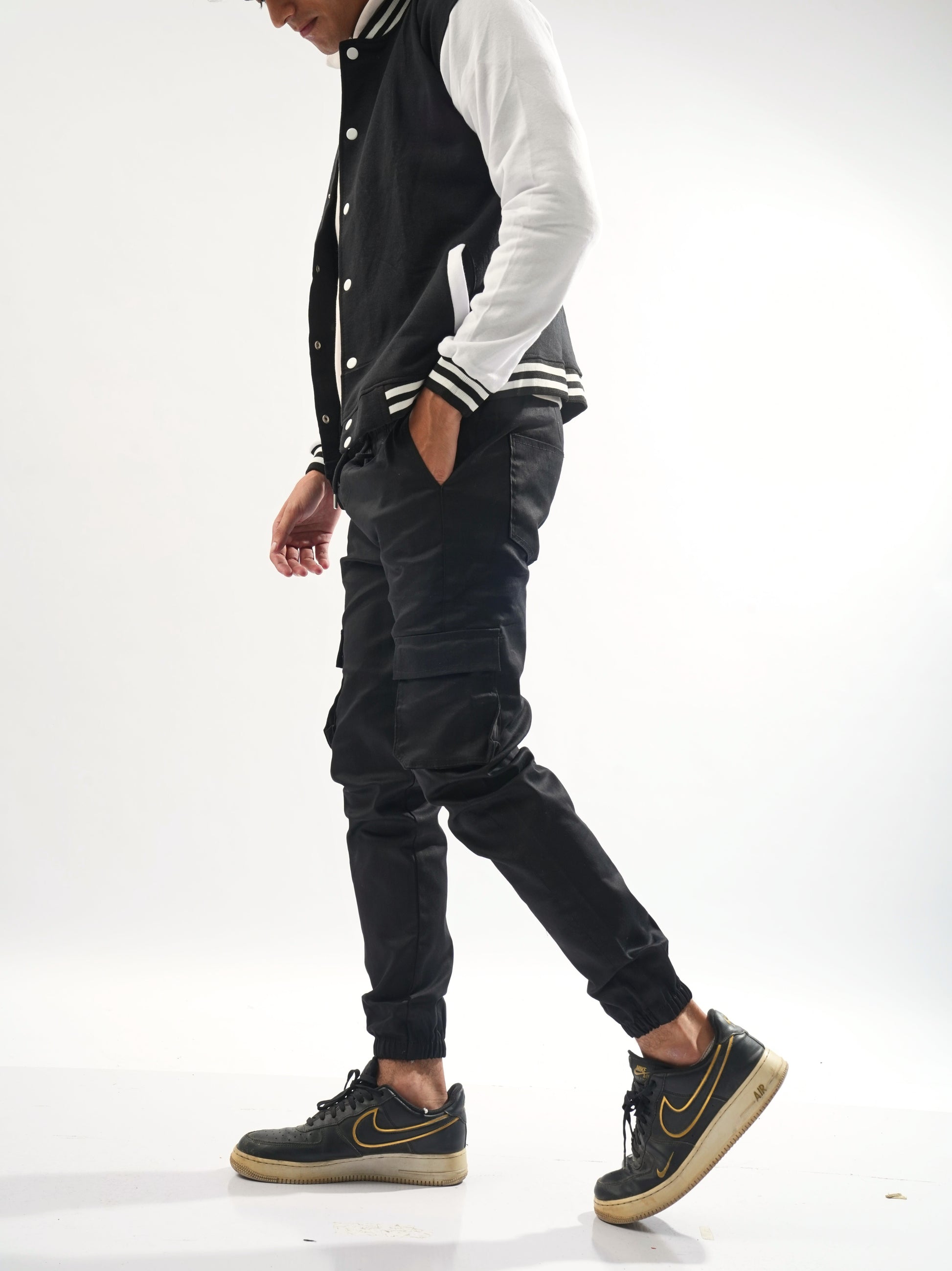 Men’s Regular Fit Cargo Trousers in Black – Pakistan