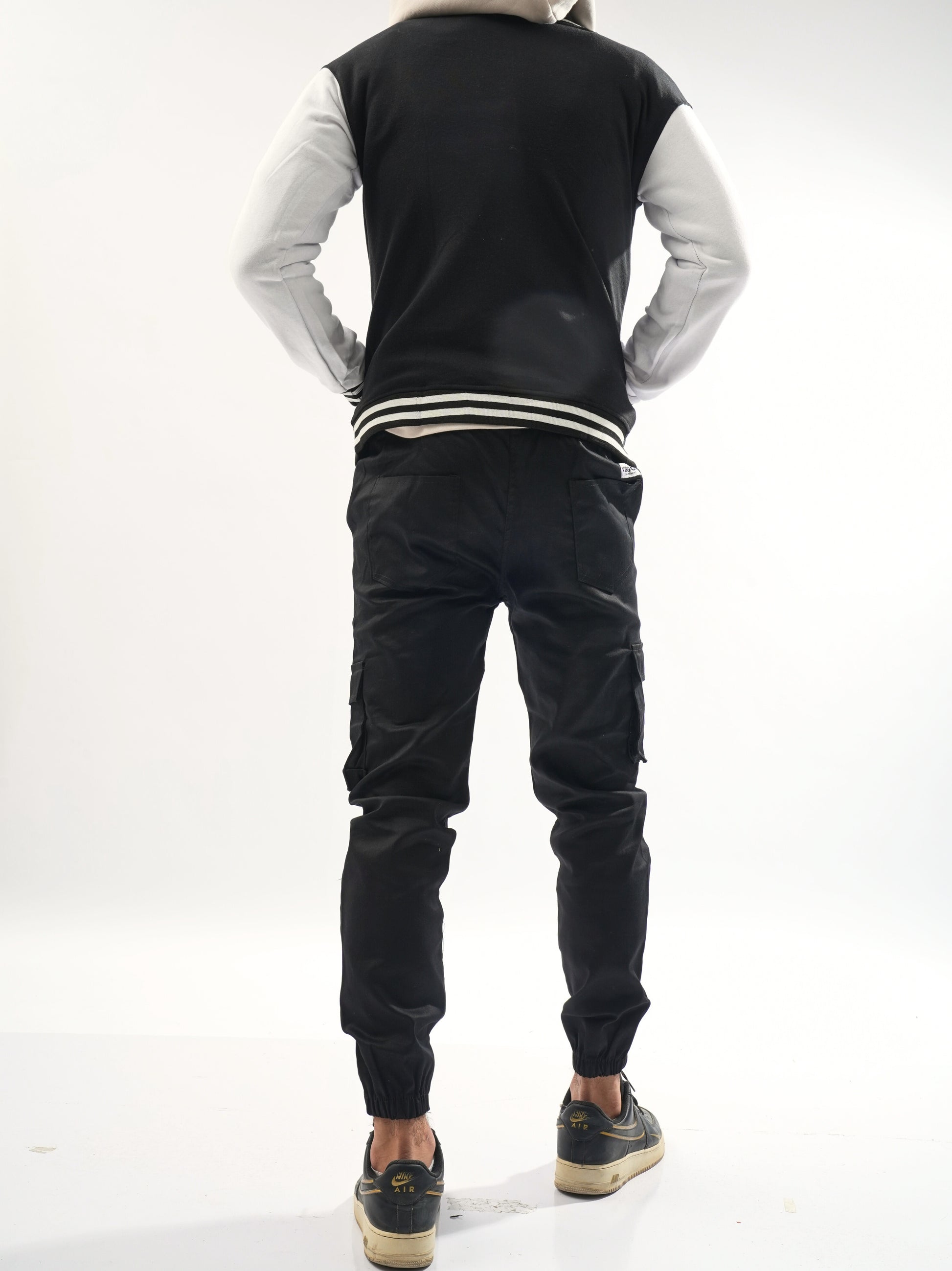 Men’s Regular Fit Cargo Trousers in Black – Pakistan