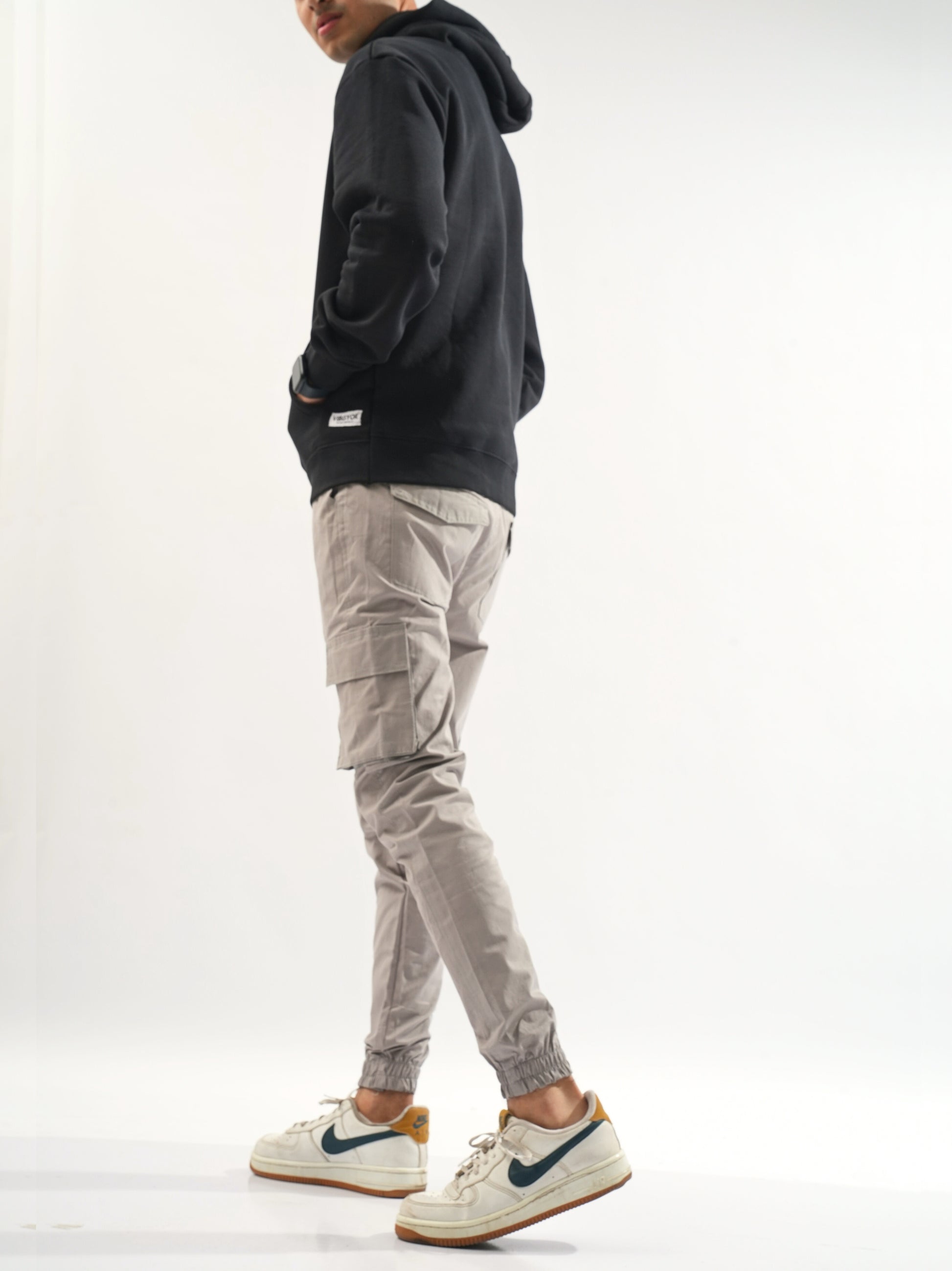 Men’s Regular Fit Cargo Trousers in Light Grey – Pakistan
