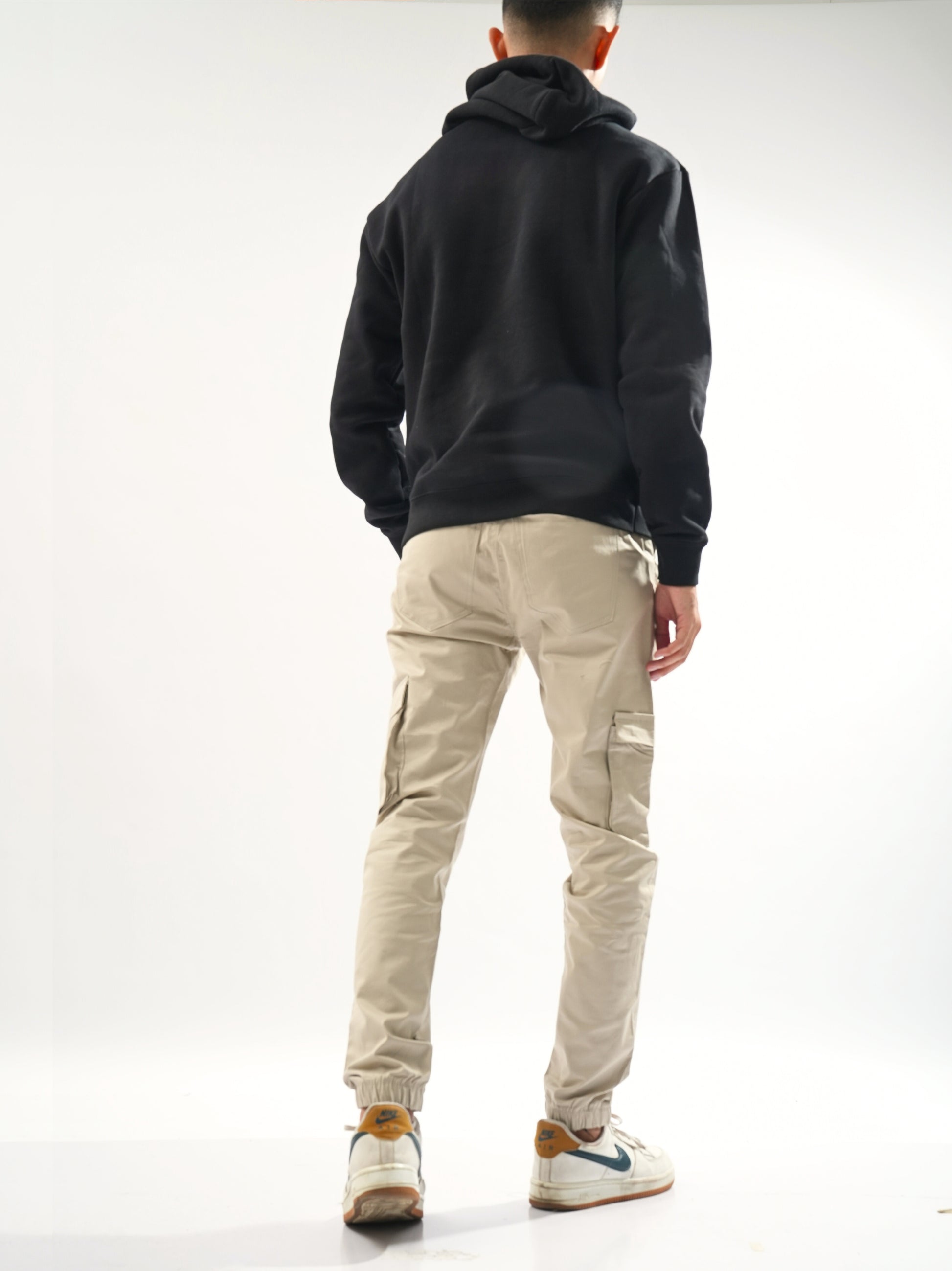 Men’s Regular Fit Cargo Trousers in Off White – Pakistan